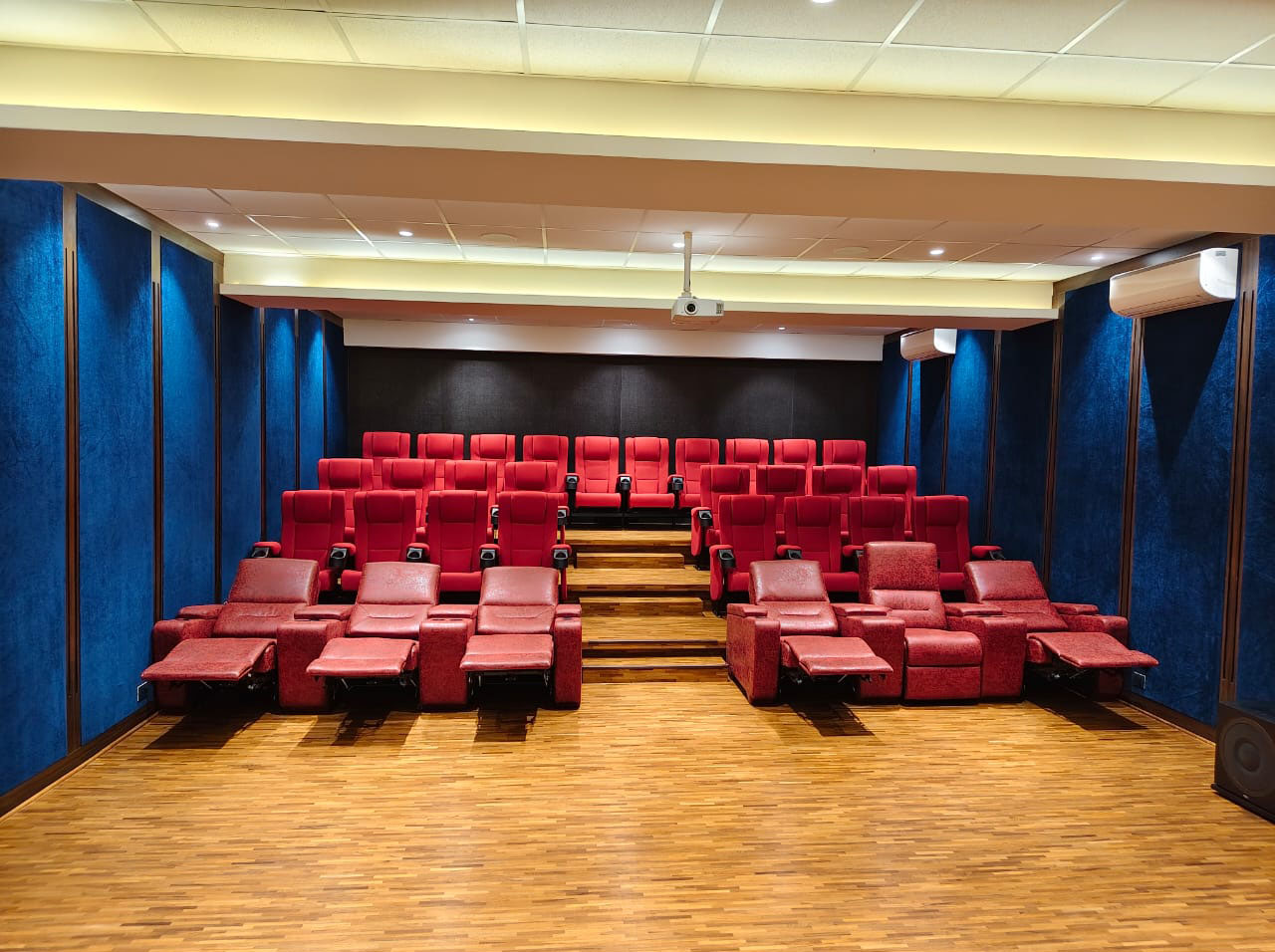 Mini theatre